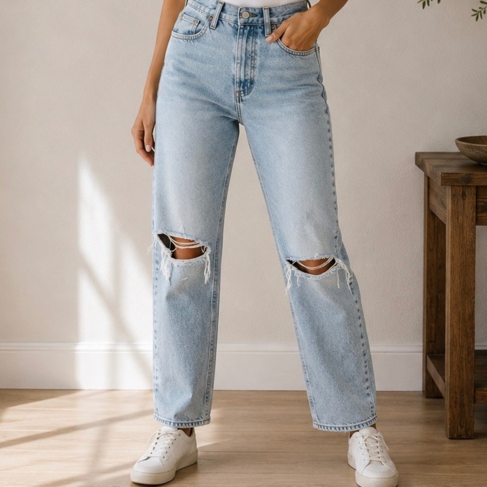 Denim Forum The Joni High Rise Loose 29L Light Wash Distressed Jeans Size 26